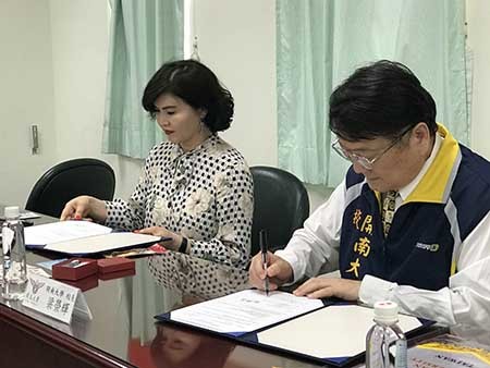 本校與鼎鈺珠寶簽訂產學合作_大圖3圖片