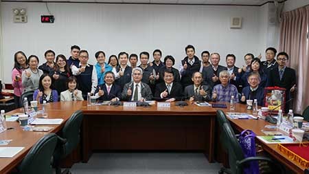 本校與宜蘭頭城家商簽訂策略聯盟_簽約儀式由梁榮輝校長與頭城家商詹光弘校長舉行圖片