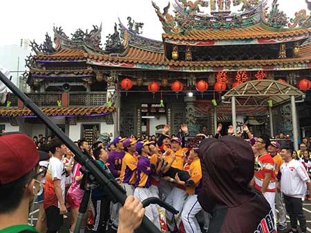 棒球隊熱情參與民視綜藝大集合節目_參與錄影圖片