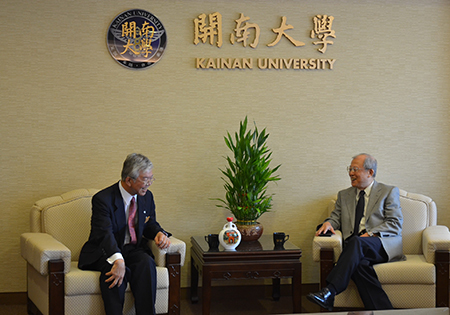 本校與琉球大學簽訂姊妹校_與葉哲正董事長相見歡圖片