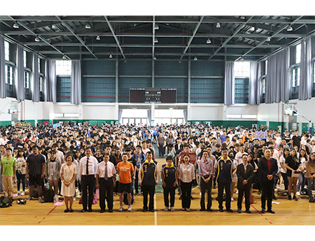 新生熱烈參與107學年度新生入學講習，傳承開大精神與攜手共創未來_大合照圖片