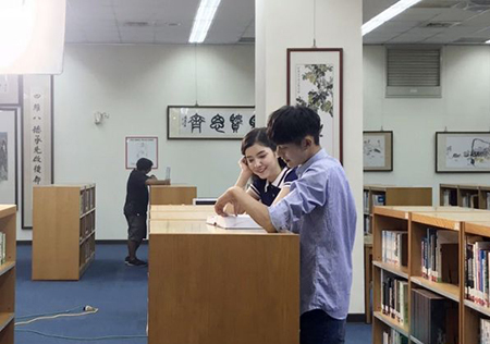 校景美成偶像劇場景 2明星學生拍短片行銷開南大學_圖書館圖片