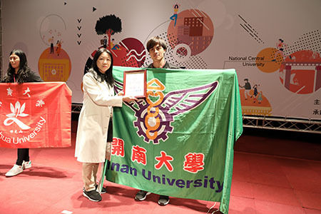 鋼琴社榮獲108年全國大專校院學生社團評選暨觀摩活動 大學校院組─學術學藝性社團特優獎_頒獎圖片