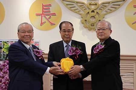 葉哲正就任本校第八任董事長圖片