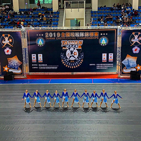 啦啦舞蹈隊榮獲2019全國啦啦隊錦標賽爵士大團體組及爵士小團體組冠軍_爵士大團體組比賽進行中圖片