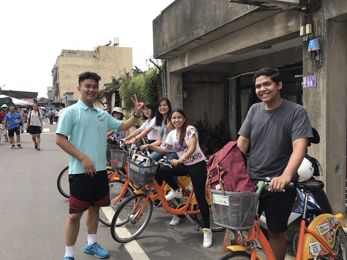 桃園地景藝術節 開南大學協助走向國際化_一起騎腳踏車參觀圖片