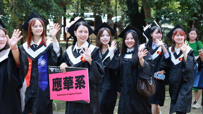 畢業生巡禮校園