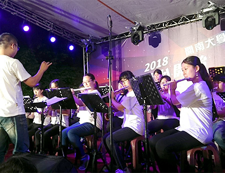 「從心開始，規劃蔚藍」開南大學2018社團博覽會暨迎新演唱會_管樂社表演圖片