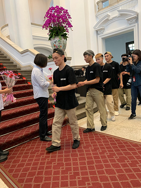 街舞跳進總統府，蔡英文總統接見開南大學熱舞社同學_和總統相見歡圖片