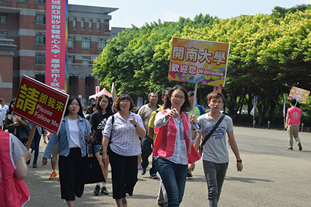 家長陪準新鮮人逛校園　開南大學服務新生辦校園座談會圖片
