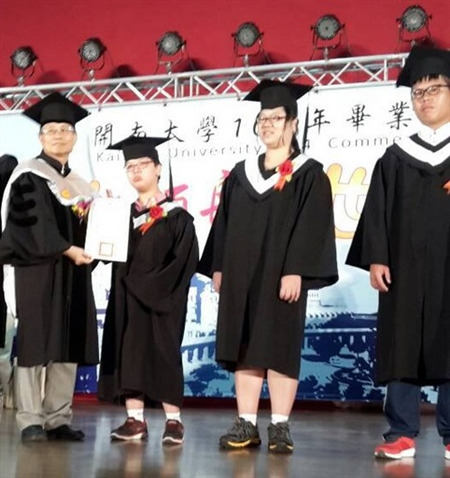 開南大學永世傳愛！健康學院盧美鳳及盧惠雯姊妹齊用大愛與勵志精神，譜出傳世佳話圖片