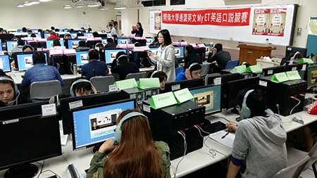 本校辦理英文 MyET 英語電腦口說競賽_電腦教室進行現場決賽圖片