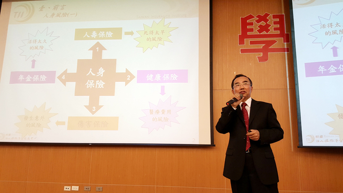 財團法人保險事業發展中心前董事長賴清祺先生開南大學演講圖片