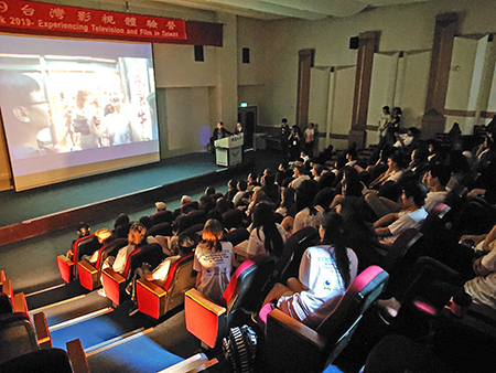 開南大學與民視帶領美國高中生 體驗台灣影視文創_大圖6圖片