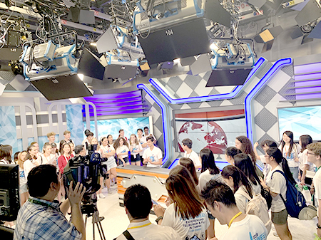 開南大學與民視帶領美國高中生 體驗台灣影視文創_大圖15圖片